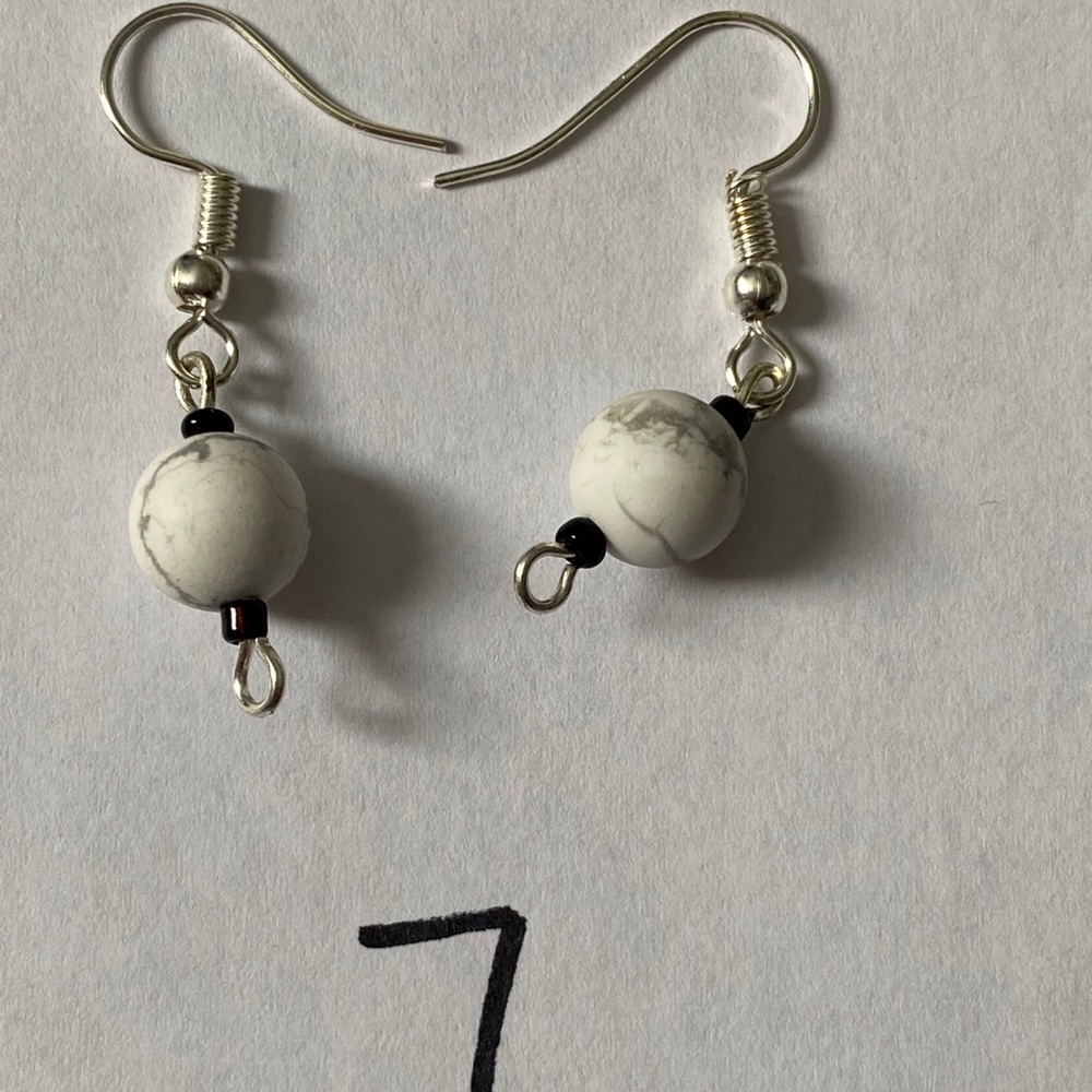 Various earrings - Picture 9 of 14